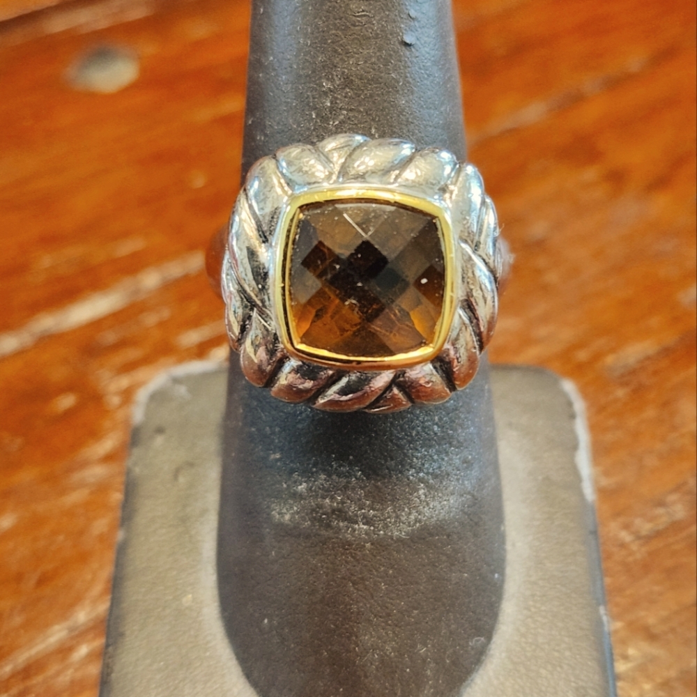 Elegant Two-Tone Cushion Cut Ring